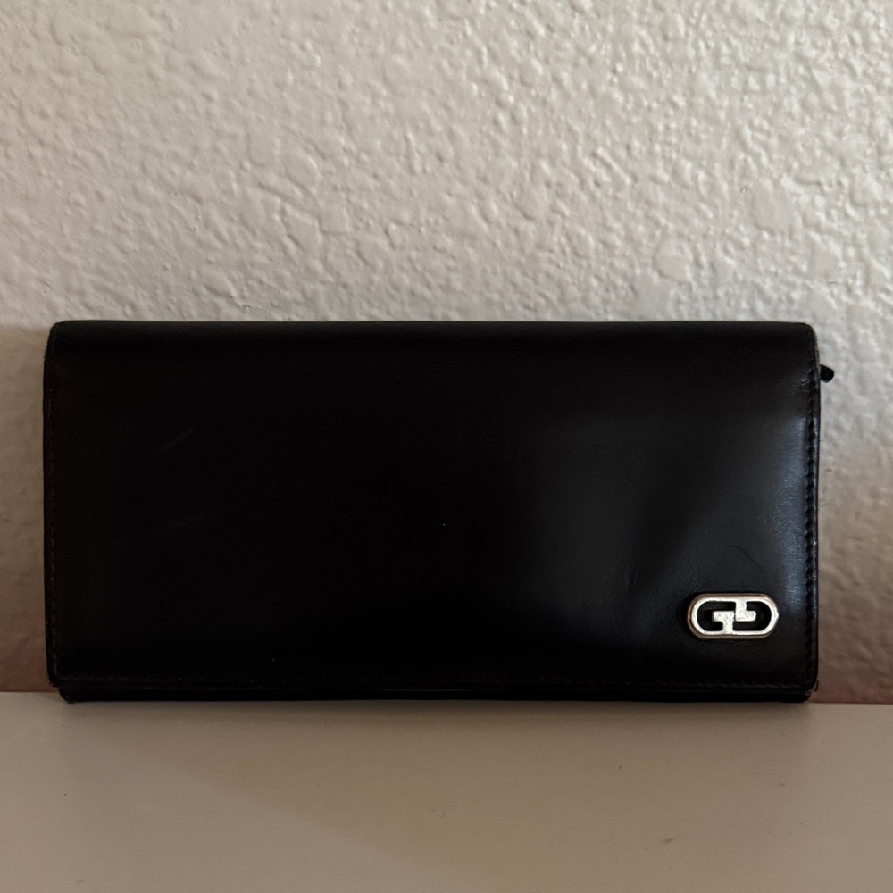 Gucci Black Leather Wallet with Silver Logo